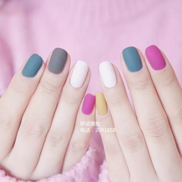 干干净净的跳色美甲最舒服！