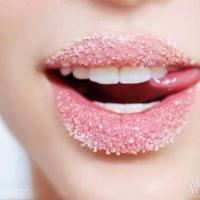 秋冬季如何预防干裂嘴唇！