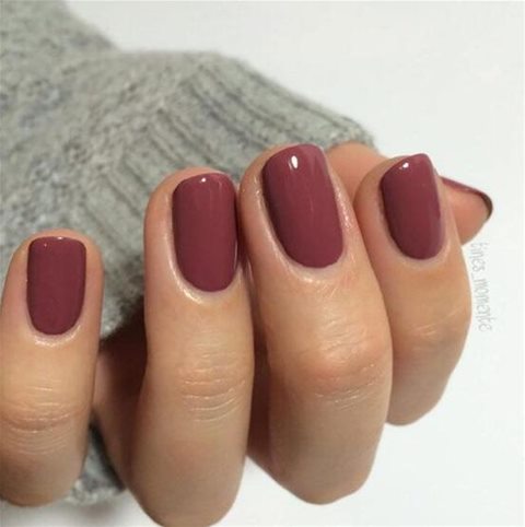 素色法式条纹波点 最受欢迎的美甲趋势