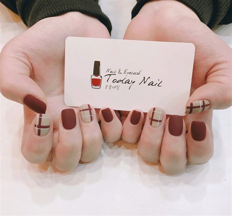 低调又有质感的哑光美甲 你安排上了吗？